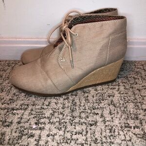 BOBS from Sketchers Canvas Laced-Up Wedges Size 9.5